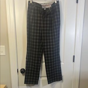 Black white and red plaid patterned pants size 6